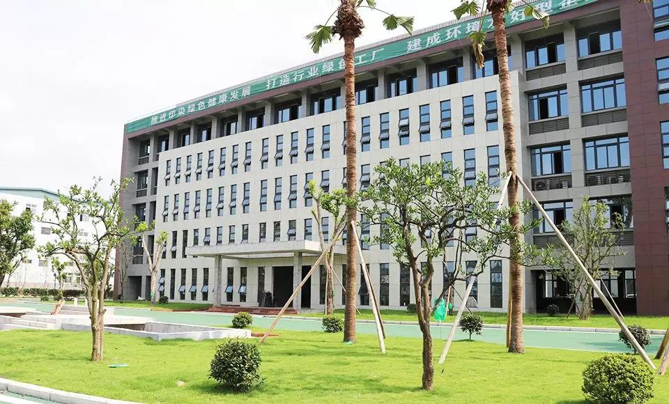 一身戎裝盡顯中國(guó)軍人風(fēng)采 中正導(dǎo)熱油鍋爐為軍需服裝的制造貢獻(xiàn)力量